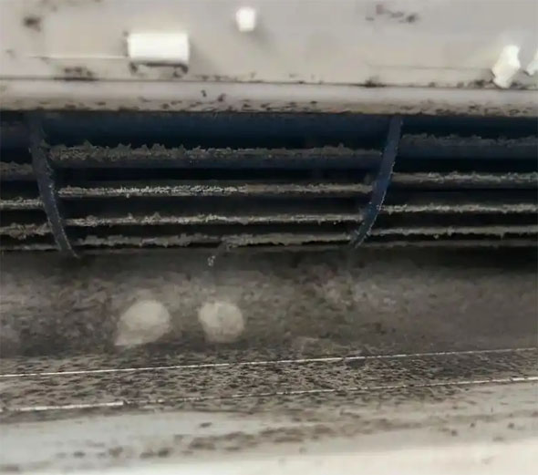 老城空调吹的风有股烧焦味是怎么回事